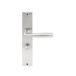 Deurkruk Naxos RVS op rechthoekig langschild WC63mm met 8mm stift