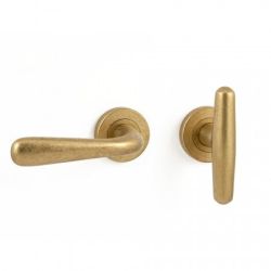 Deurkruk L-T model links op rond rozet - messing getrommeld