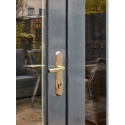 Intersteel SKG3 veiligheidsbeslag voordeur ovaal 250x50mm greep/kruk Luzern PC72 kerntkrekbeveiliging - PVD messingkleur
