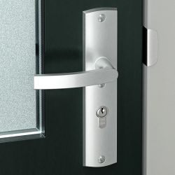AXA Curve Plus veiligheidsbeslag voordeur gebogen schild S-knop/Blok-kruk PC72 met kerntrekbeveiliging SKG3 - aluminium