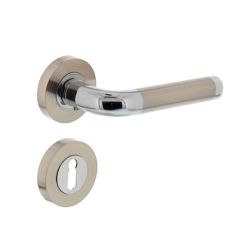Deurkruk 1683 Agatha op rond rozet 7mm nokken met sleutelgat plaatjes chroom/nikkel mat