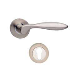 Deurkruk 1695 George op rond rozet 7mm nokken met profielcilindergat plaatjes nikkel mat
