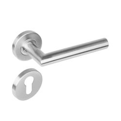 Deurkruk 1272 rechte Hoek 90°op rond rozet staal met 7mm nok met profielcilindergat  plaatjes RVS 
