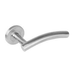Deurkruk 1274 Gebogen op rond rozet staal met 7mm nok RVS 
