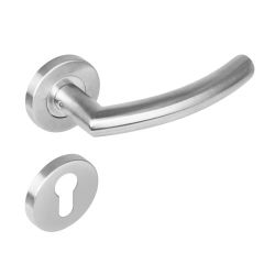 Deurkruk 1277 half rond 90°op rond rozet staal met 7mm nok met profielcilindergat  plaatjes RVS 
