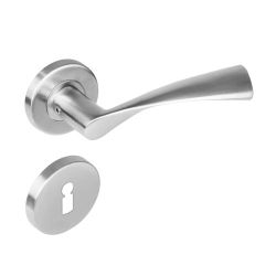 Deurkruk 1279 Vlinder op rond rozet staal met 7mm nok met sleutelgat plaatjes RVS 