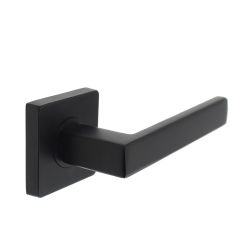 Deurkruk Hera op vierkant rozet 7mm nokken mat zwart